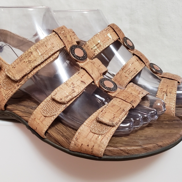 Vionic Yasmin II sandals.  Size US 7, UK 38 - Picture 7 of 9
